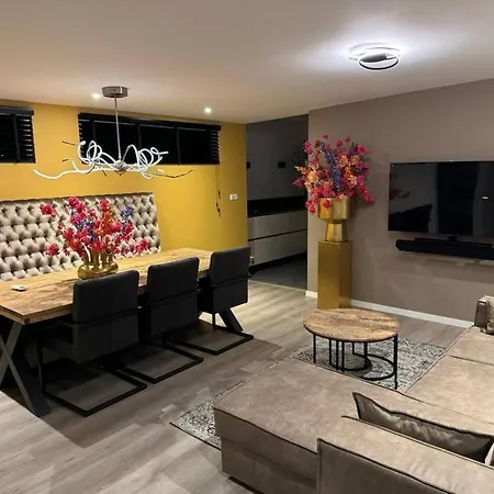 Luxe Woning Bubbles! Met Airco En Parkeren Op Eigen Grond Castricum